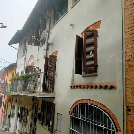 Al Vicolo Uno Penzion Montemagno (Piedmont)